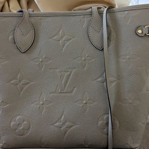 Real LV Brand New Neverfull Bag sold $3200. selling $2000
